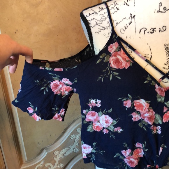 Cropped Tie Front Cold Shoulder Shirt - Picture 9 of 11